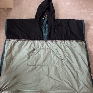 Women’s down changing robe - light and dark blue. Passenger clothing company.